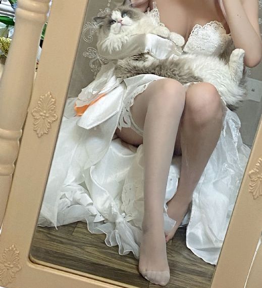 欧美小女孩白丝袜露内_吉吉电影在线观看